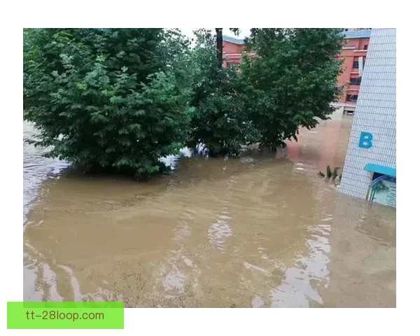 西班牙暴雨席卷瓦伦西亚 足球比赛因恶劣天气推迟举行